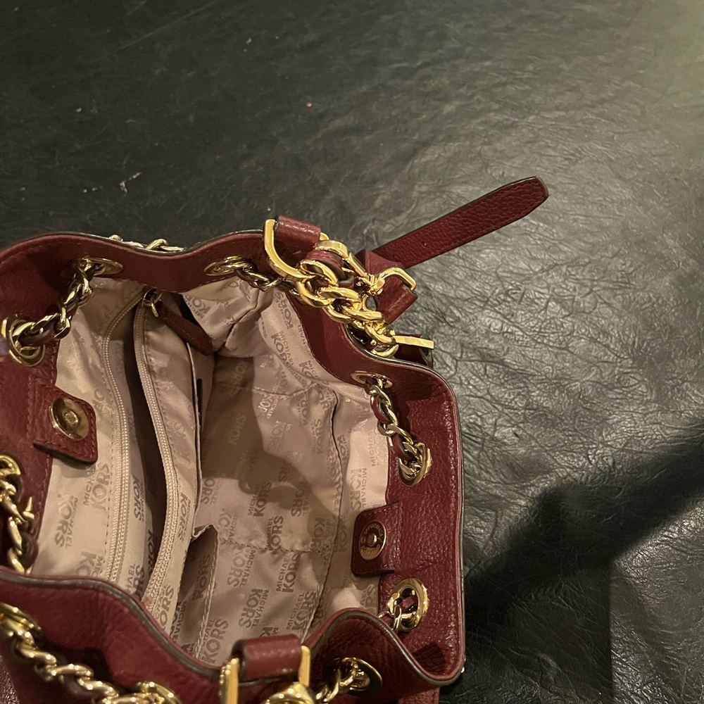Elegant Burgundy Leather Shoulder Bag